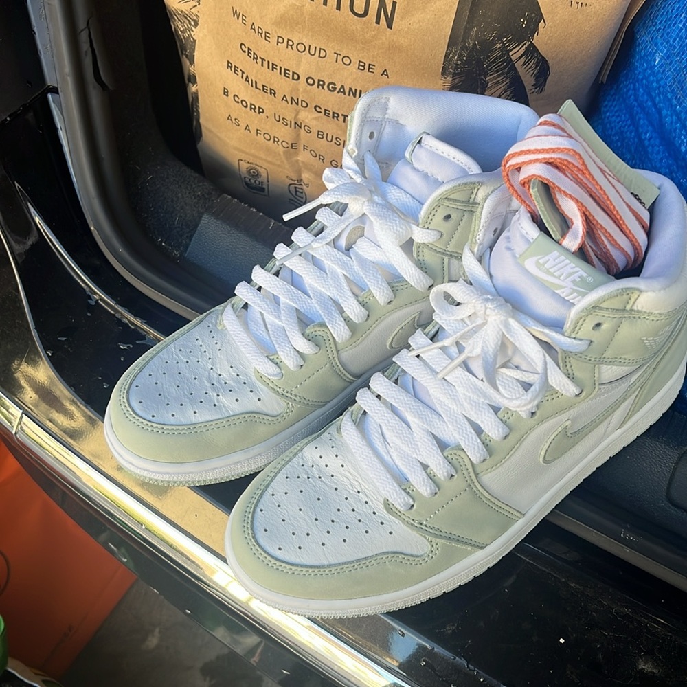 Brand new never worn Jordan 1 seafoam green mint women 8.5 - Picture 2 of 2